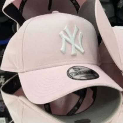Gorra New Era 9FORTY New York Yankees · Rosada · Logo NY